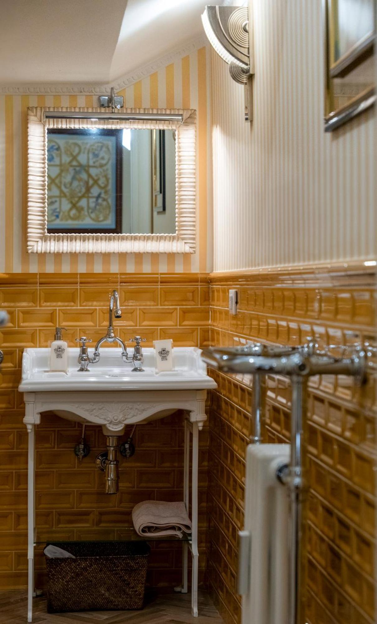 Regal House Roma Capucci 6 Ξενοδοχείο Εξωτερικό φωτογραφία